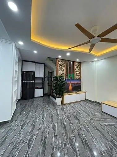 Nhà Đẹp Ngõ 296 Lĩnh Nam, Hm Giá 8.5 Tỷ, Hơn 30M2X6T, Ảnh Thật