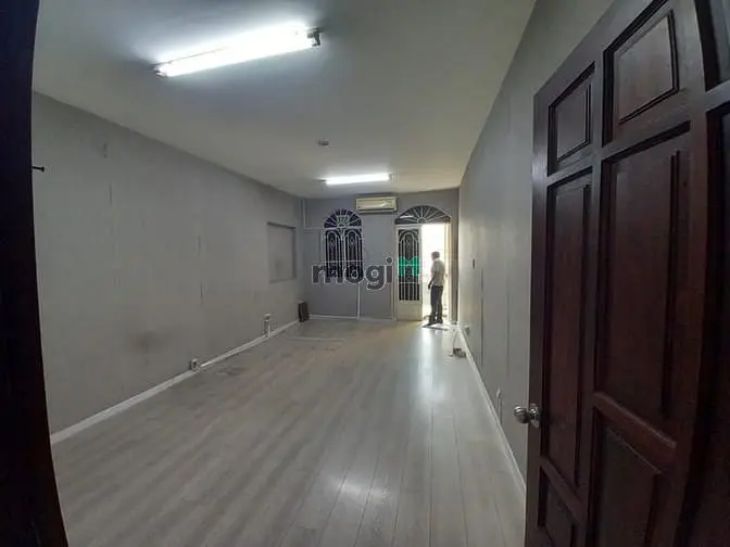 Cho Thuê Căn Nhà 1 Trệt 2 Lầu 1 Sân Thượng Mặt Tiền Nguyễn Hữu Cảnh