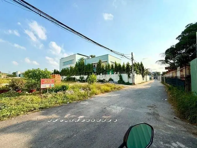 Đất Bên Trường Quới Xuân, Đường Tô Ngọc Vân, Dt:5X20M, Nở Hậu 5.14M