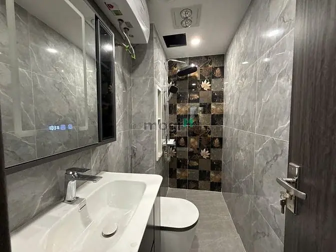 Bán Nhà Võ Chí Công 45M2 X 6T, Thang Máy, 1 Nhà Ra Phố, Kinh Doanh,