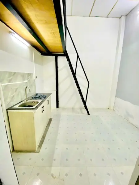 Phòng Trệt Có Gác, Máy Lạnh, Free Xe - Đường C1 Phạm Hùng