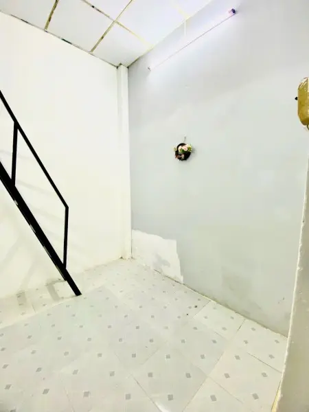 Phòng Trệt Có Gác, Máy Lạnh, Free Xe - Đường C1 Phạm Hùng