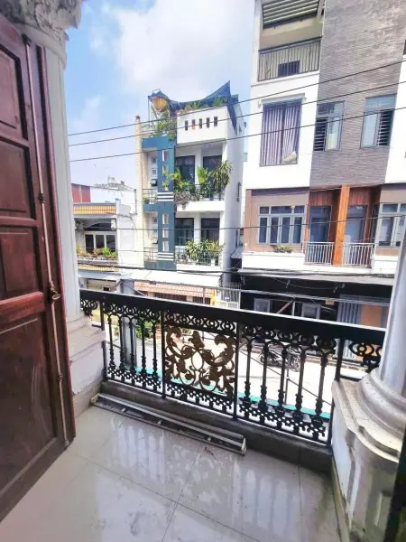 Căn 2Pn + 1Pk Nằm Trên Mặt Tiền Đường Lớn, Có Ban Công