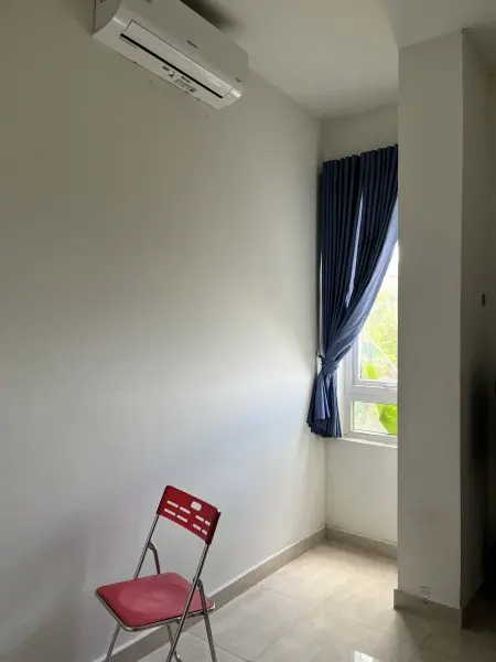 Cho Thuê Phòng Trống Trong Cân Hộ 2 Pn Có Sân Vườn 3 Trieu