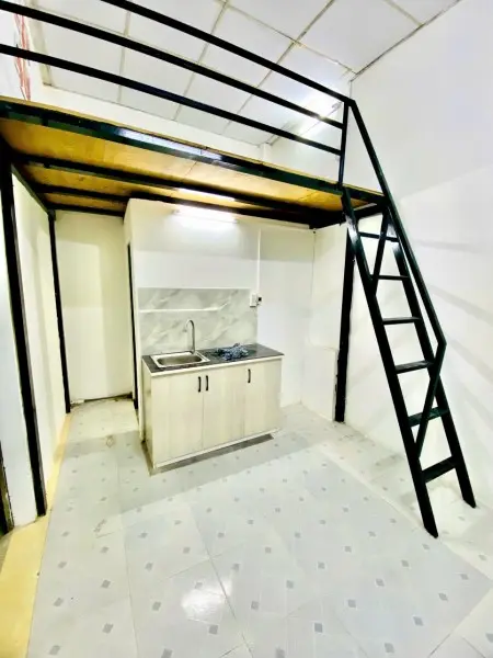 Phòng Trệt Có Gác, Máy Lạnh, Free Xe - Đường C1 Phạm Hùng