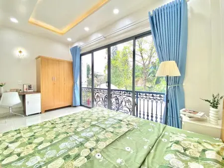 Cho Thuê Căn Hộ Ban Công Giả Full Nội Thất Gần Hàng Xanh Đại Học Hutech Uef Ngoại Thương Gtvt Hiu