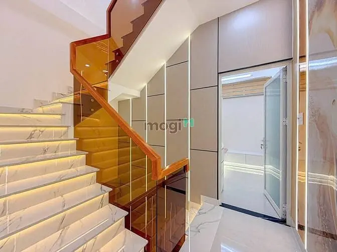 Bán Nhà 3 Tầng 5X12 Gần Phú Mỹ Hưng, Full Nội Thất 10 Tỷ 6