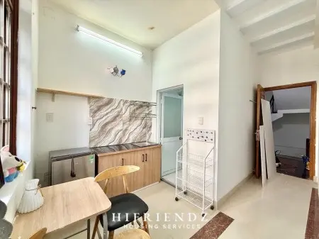 Căn 2Pn + 1Pk Nằm Trên Mặt Tiền Đường Lớn, Có Ban Công