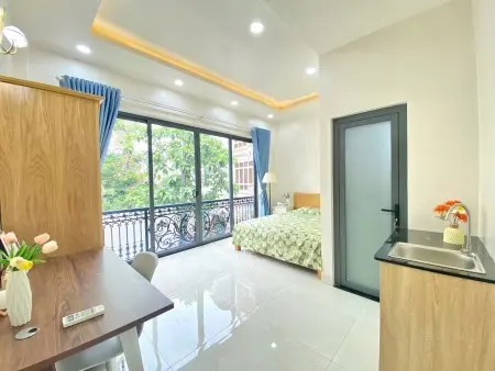 Cho Thuê Căn Hộ Ban Công Giả Full Nội Thất Gần Hàng Xanh Đại Học Hutech Uef Ngoại Thương Gtvt Hiu