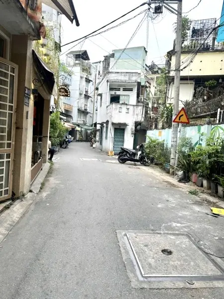 4M X 5M Đúc 3 Tầng, 3Pn 3Wc 2 Máy Lạnh Hẻ Xe Hơi Đường Đoàn Thị Điểm P2 Q. Phú Nhuận