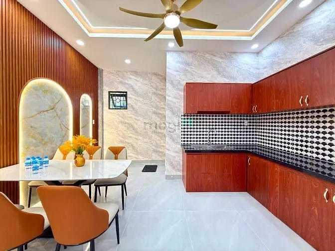 Nhà Kế Bên Chợ Đường, Dt:4.5X12M, Trệt, 2 Lầu, 3Pn, P.thờ, Ban Công