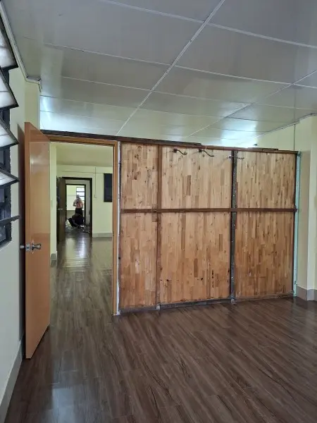 Căn Hộ Lầu 2. Diện Tích : 80 M2 Giá 5Trieu 5 ( Q.5 Cách Đại Học Y Dược 1 Km )