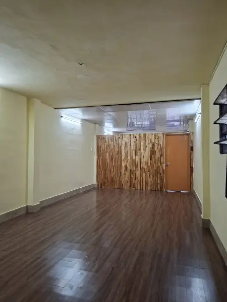 Căn Hộ Lầu 2. Diện Tích : 80 M2 Giá 5Trieu 5 ( Q.5 Cách Đại Học Y Dược 1 Km )