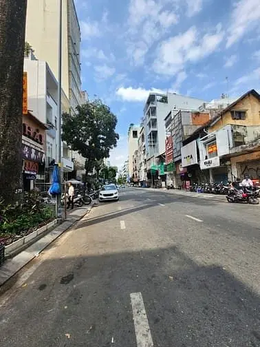 Cho Thuê Nhà Mặt Tiền Lý Tự Trọng, Q1 - Ngay Chợ Bến Thành - Dt 4X20M