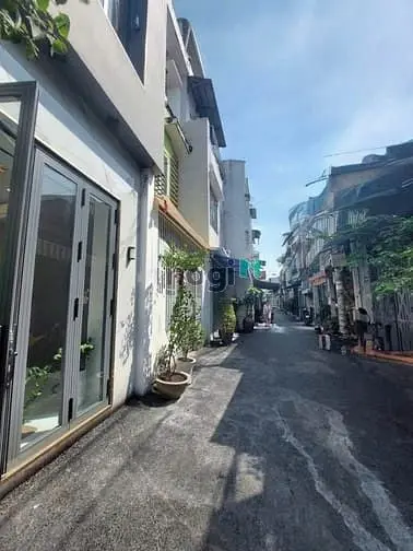 Cạnh Sân Bay- 2 Mặt Hẻm Thông Thoáng- Xe Hơi Vào Tận Nhà- Chỉ 9 Tỷ