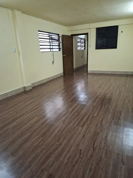 Căn Hộ Lầu 2. Diện Tích : 80 M2 Giá 5Trieu 5 ( Q.5 Cách Đại Học Y Dược 1 Km )