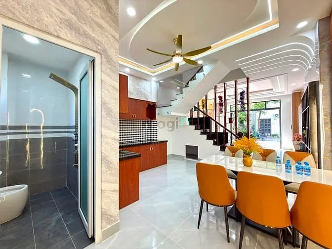 Nhà Kế Bên Chợ Đường, Dt:4.5X12M, Trệt, 2 Lầu, 3Pn, P.thờ, Ban Công