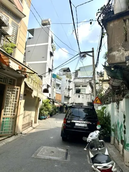 4M X 5M Đúc 3 Tầng, 3Pn 3Wc 2 Máy Lạnh Hẻ Xe Hơi Đường Đoàn Thị Điểm P2 Q. Phú Nhuận