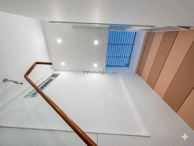 Nhà Bán Sát Mặt Tiền Lạc Long Quân - Hxh - 60M2 - 5 Tầng - Nhà Đẹp