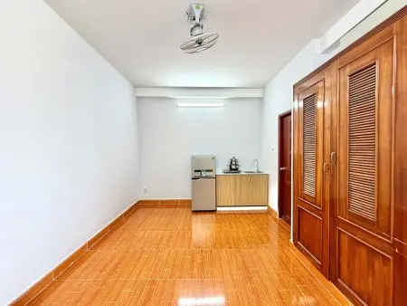 Phòng Cửa Sổ Trời Có Tủ Lạnh Gần Công Viên Gia Định