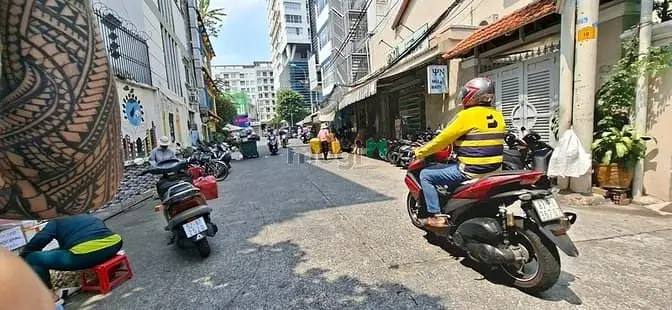 Nhà Mặt Tiền Lô Góc Ngay Chợ Phú Nhuận, Kế Bên Cầu Kiệu, Qua Cầu Là Q1