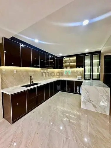 Bán Nhà Q5 Có Thang Máy - Ngang 7,6M Dài 11M - Xe Hơi Ngủ Nhà - 5 Tầng