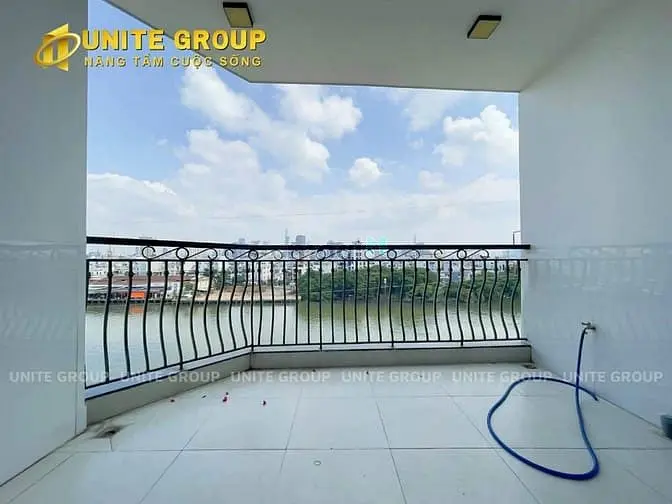 Cho Thuê Căn Hộ 1 Phòng Ngủ Ban Công View Đẹp Tại Trần Xuân Soạn Quận