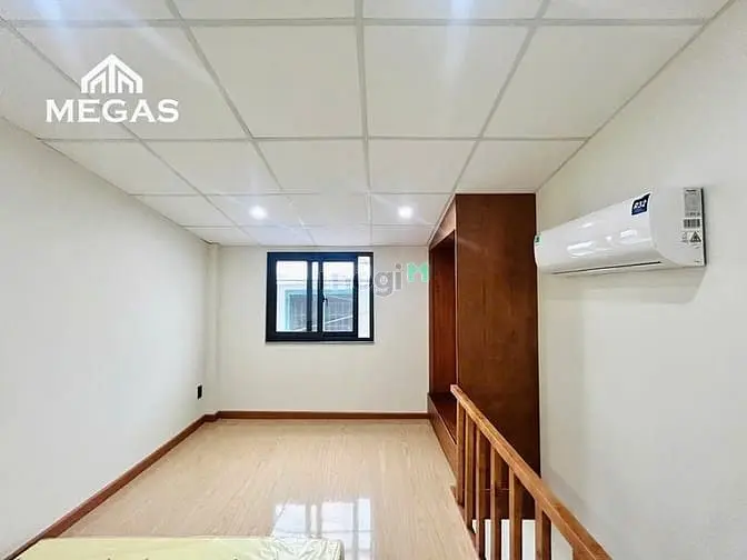 Phòng Gác Gần Ngã Tư Thủ Đức,Thuận Tiện Sang Vincom, Spkt Làng Đại Học