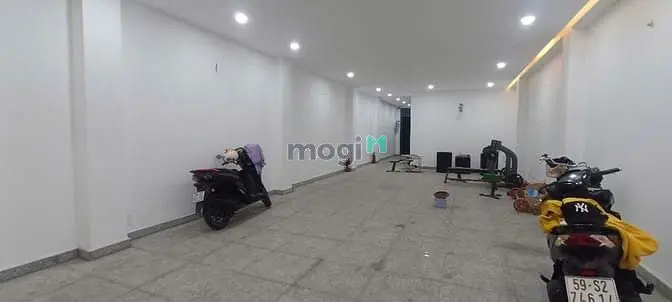 Đang Cần Cho Thuê Căn Nhà 1 Trệt 3 Lầu Mặt Tiền Sầm Uất Nguyễn Văn Lạc