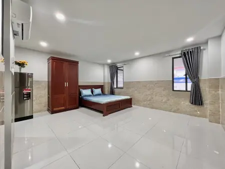 Phòng Mới Rộng Rãi Có Thang Máy - Gần Chợ Lý Phục Man