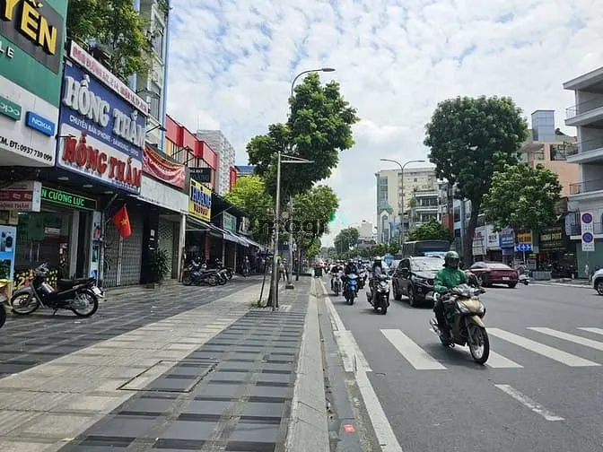 Cho Thuê Nhà Góc 2 Mặt Tiền 608 Đường 3/2, Quận 10 - Dt 20X22M