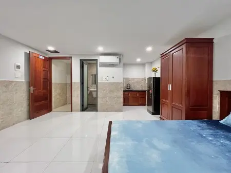 Phòng Mới Rộng Rãi Có Thang Máy - Gần Chợ Lý Phục Man