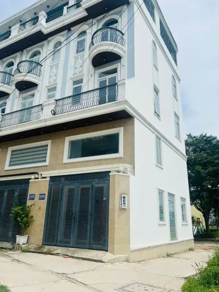 Cho Thuê Nguyên Căn Đầy Đủ Nội Thất, Máy Lạnh, Hoặc Chỉ Góc 3 Mặt Tiền