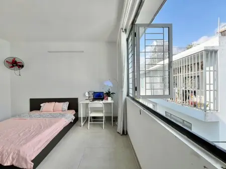 Căn Hộ Full Nội Thất, Ban Công/Cửa Sổ , Nhà Mới