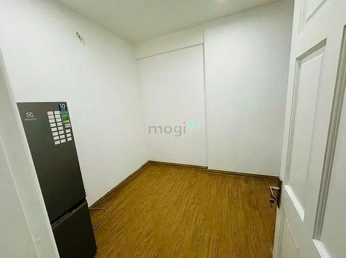 Chung Cư Bàu Cát, Căn Góc, 2Pn, 2Wc, Sẵn Máy Lạnh, 10Tr/Th, Bancong.