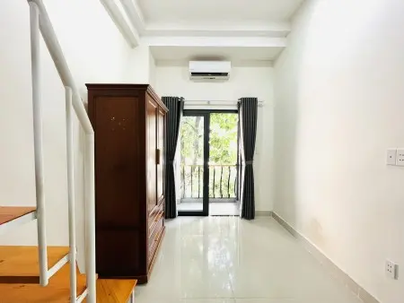 Phòng Có Gác Ban Công Lớn - Bùi Đình Túy Chợ Long Vân