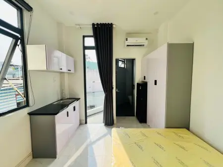 Cho Thuê Phòng Ban Công Cửa Sổ Thoáng, Nhà Thang Máy Gần Chợ Bà Chiểu, Phan Xích Long Giáp Quận 1, 3