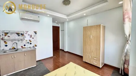 Phòng Ban Công Đẹp. Mới Setup. Thoáng Mát. Tiện Nghi. Gần Chợ Siêu Thị Tân Định. Ra Q1 5Phút. 6.5Tr