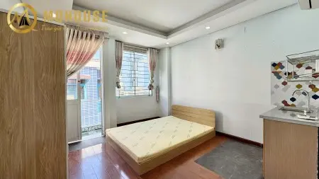 Phòng Ban Công Đẹp. Mới Setup. Thoáng Mát. Tiện Nghi. Gần Chợ Siêu Thị Tân Định. Ra Q1 5Phút. 6.5Tr