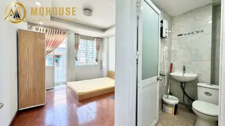 Phòng Ban Công Đẹp. Mới Setup. Thoáng Mát. Tiện Nghi. Gần Chợ Siêu Thị Tân Định. Ra Q1 5Phút. 6.5Tr