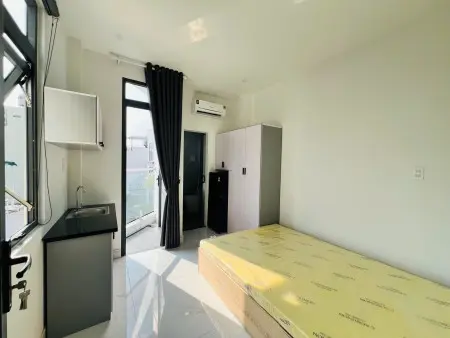 Cho Thuê Phòng Ban Công Cửa Sổ Thoáng, Nhà Thang Máy Gần Chợ Bà Chiểu, Phan Xích Long Giáp Quận 1, 3