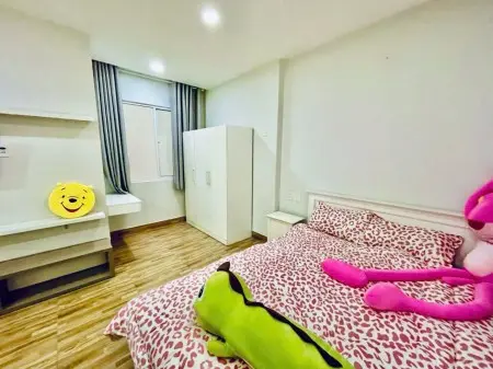 Căn Hộ Ban Công Cửa Sổ Rộng Full Nội Thất Ngay Trung Tâm Q4 Gần Q1 ,Q7 Đường Ô Tô Ra Vào ,Yên Tĩnh