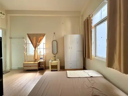 Phòng Trọ Mới Full Nội Thất Cửa Sổ Trời Ngay Phan Xích Long - Gần Bờ Kè Trường Sa Tiện Đi Q1, Q3