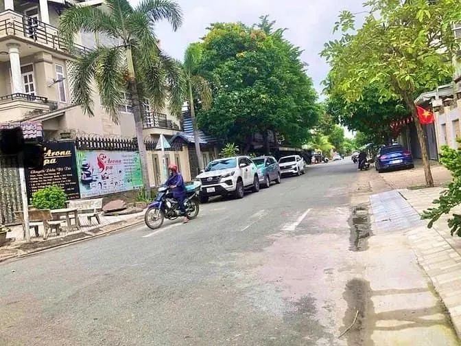 Cho Thuê, Biệt Thự Khu Tên Lửa, 12X20 3 Tầng, Căn Góc Thoáng Mát