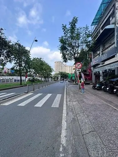 Ngang 10M Vỉa Hè Rộng - Cho Thuê Nhà 195 Hoàng Sa - Giá 4X, Thang Máy