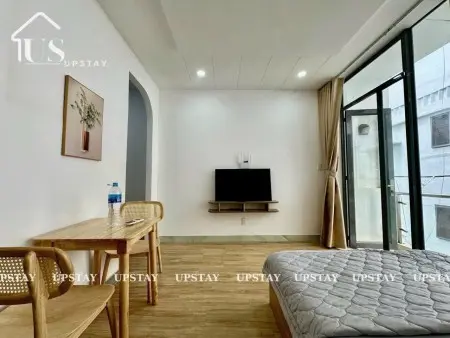 Căn Hộ 45M² Ban Công, Tách Bếp Full Nội Thất – Trung Tâm Quận 1 Gần Chợ Tân Định