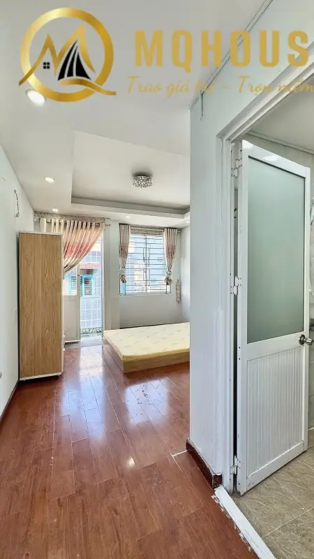 Phòng Ban Công Đẹp. Mới Setup. Thoáng Mát. Tiện Nghi. Gần Chợ Siêu Thị Tân Định. Ra Q1 5Phút. 6.5Tr