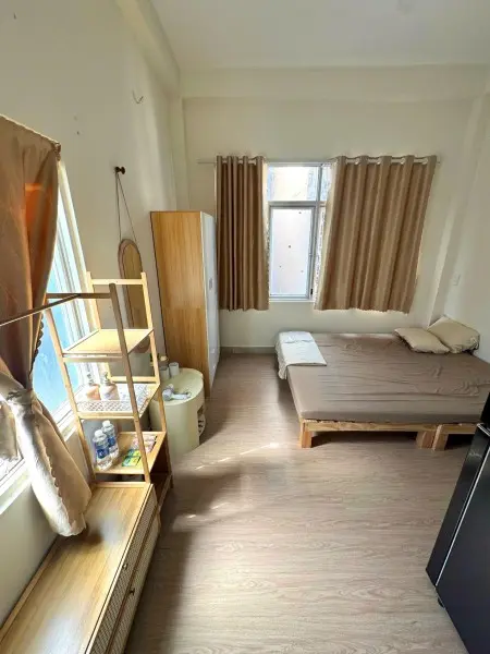 Phòng Trọ Mới Full Nội Thất Cửa Sổ Trời Ngay Phan Xích Long - Gần Bờ Kè Trường Sa Tiện Đi Q1, Q3