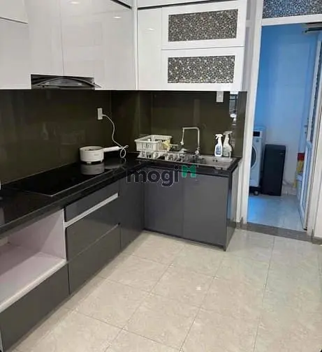 C/C Cmt8, Bến Thành, Q1: 76M2, Nhà Mới Sơn, 11Tr/Th, 2Pn.