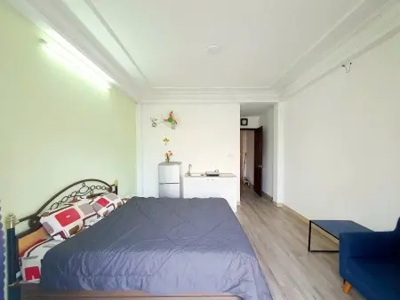 Phong Ban Công Giá Rẻ. Tiện Nghi Đầy Đủ. Dọn Vào Ở. Làu Thấp. Ngay Lý Chính Thắng Gần Chợ Tân Định.